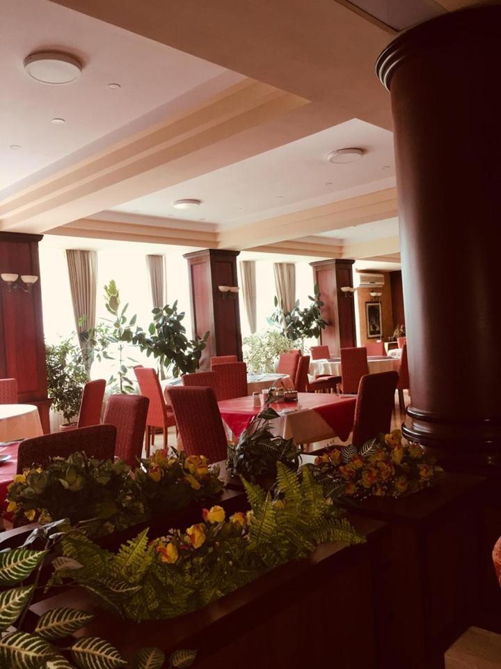 Hotel Ora Priştine Dış mekan fotoğraf